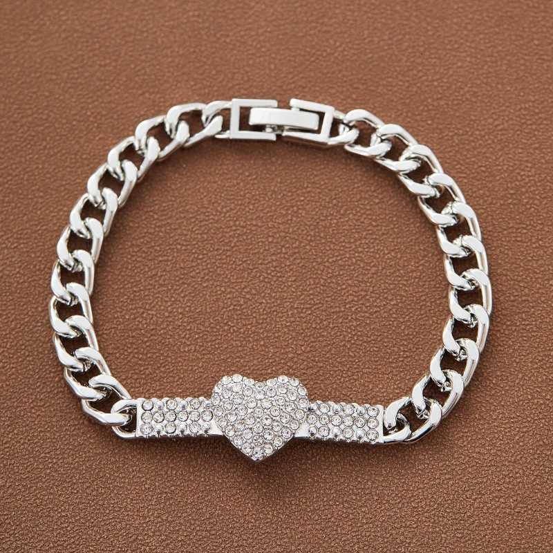 Elegant Luxury Inlaid Zircon Heart Bracelet for Women Fashion Cuban Chain Chic Engagement Wedding Jewelry Gift W251206