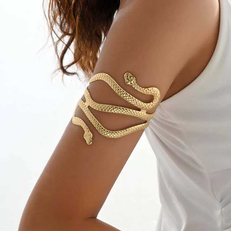 Vintage Metal Snake Shape Arm Chain Bracelets For Women Exaggerated Gold Color Animal Open Adjustable Cuff Bracelet Jewelry W251206