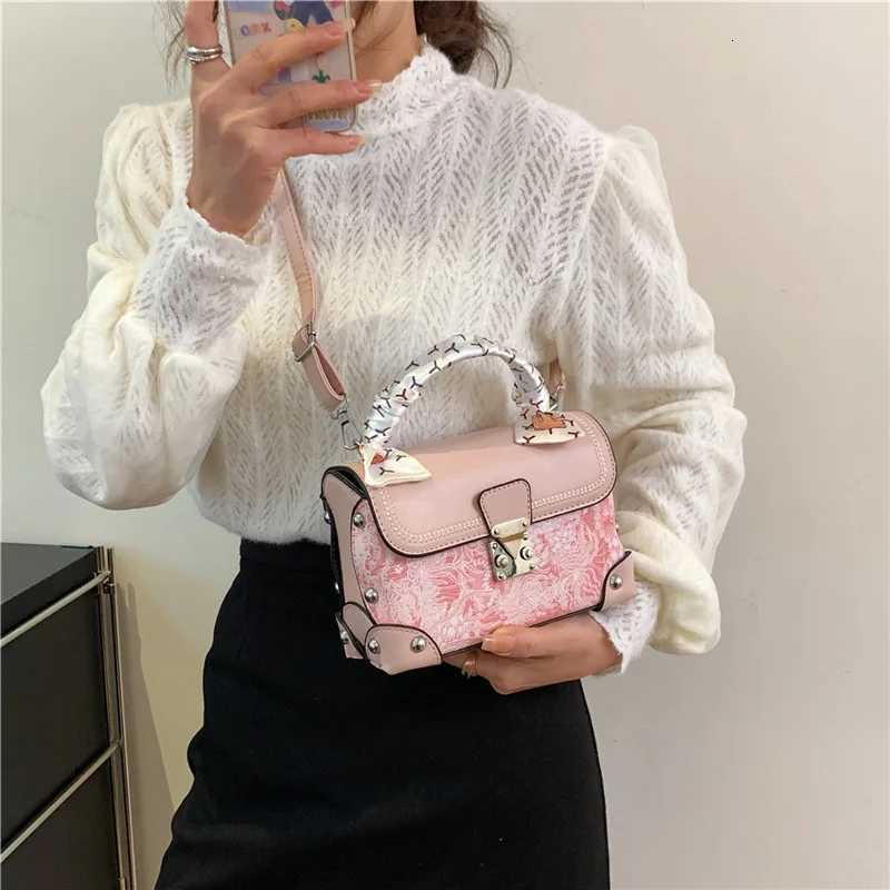 2025 Scarf Top Handle Bag Elegant Shoulder Purse for Women Versatile Crossbody Tote Minimalist Day-to-Night Bag TexturedT251205