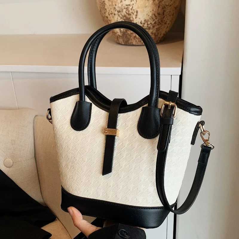 Trendy Womens Bucket Bag Latest Color Block Crossbody Shoulder Bag Stylish and Versatile HandbagT251206