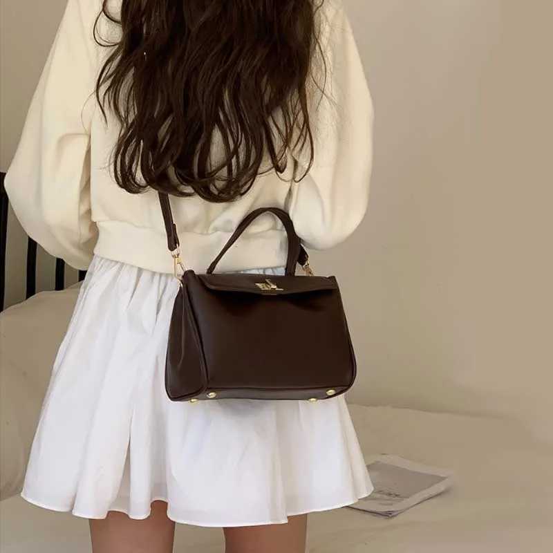 2025 New Autumn and Winter Retro Mini Crossbody Bag Fashionable and Casual Small Square Bag Womens Versatile Single ShoulderT251206