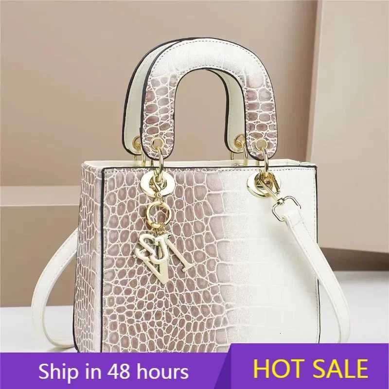Luxury Brand Designer WomenS Handbag Classic Retro Shoulder Bag Fashionable Casual Crossbody Bag Versatile Small Square BagT251205