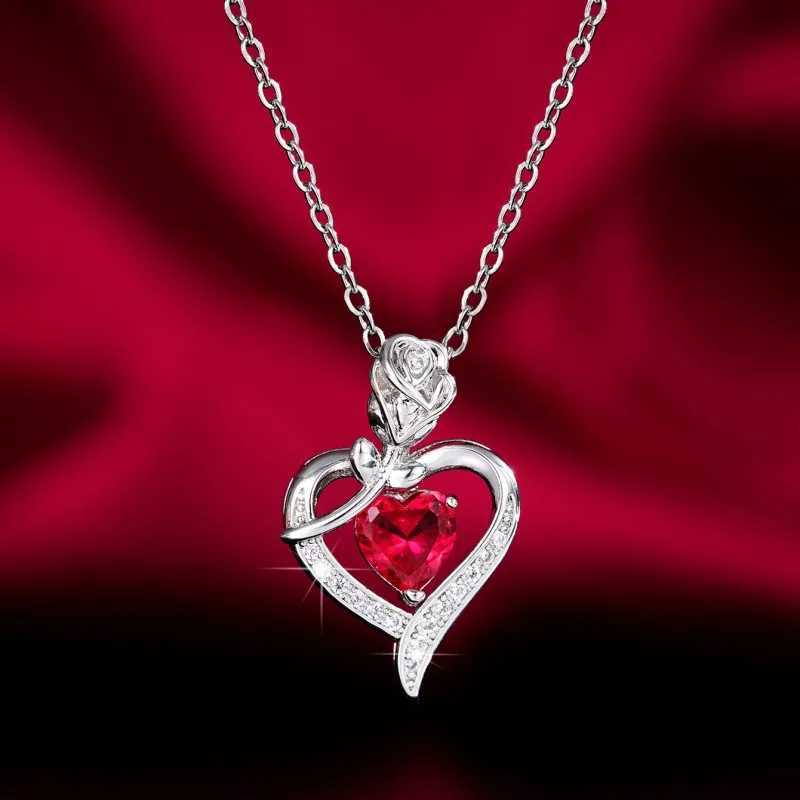 Elegant Style Heart shaped Pendant Necklace Hollow Design Mothers Day Gift Party Suitable for Best Friends Without Box W251206