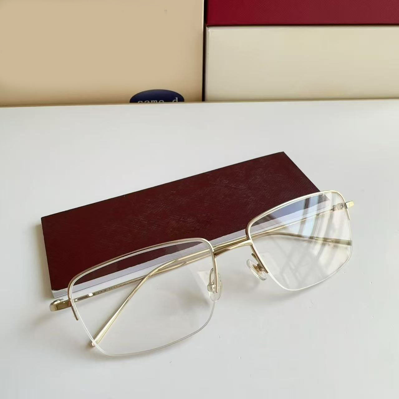 Designer Womens Eyeglasses Frame Clear Lens Men Sun Gasses Fashion Style Protects Eyes UV400 With Case 0071