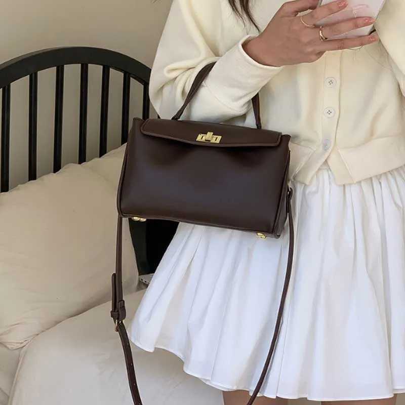 2025 New Autumn and Winter Retro Mini Crossbody Bag Fashionable and Casual Small Square Bag Womens Versatile Single ShoulderT251206