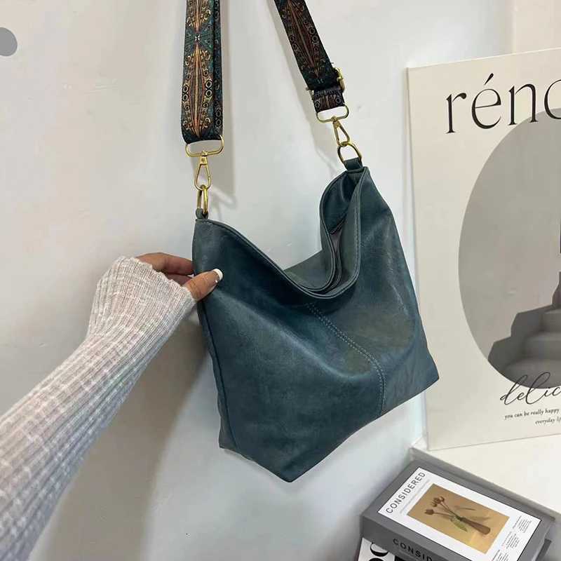 Popular Bucket Bag For Women Luxury Shoulder Bag High Quality Crossbody Bag Designer Large Capacity Messenger Bag Handbag TotesT251205