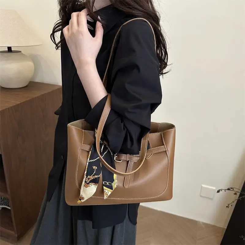 Retro Commuter Shoulder Bag Fashion Simple PU Leather Tote Bag Underarm Bag Female Versatile Large Capacity HandbagT251205