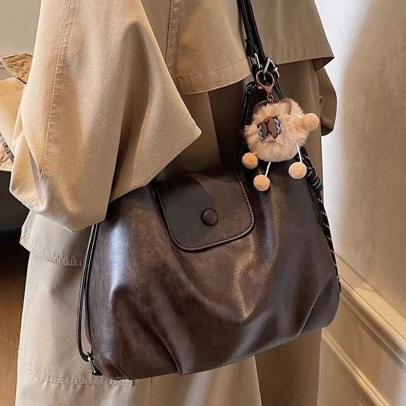 Vintage Shoulder Bag Women Large Capacity Backpack Tote Bag New Autumn Winter Commuter Bag Retro DesignT251205