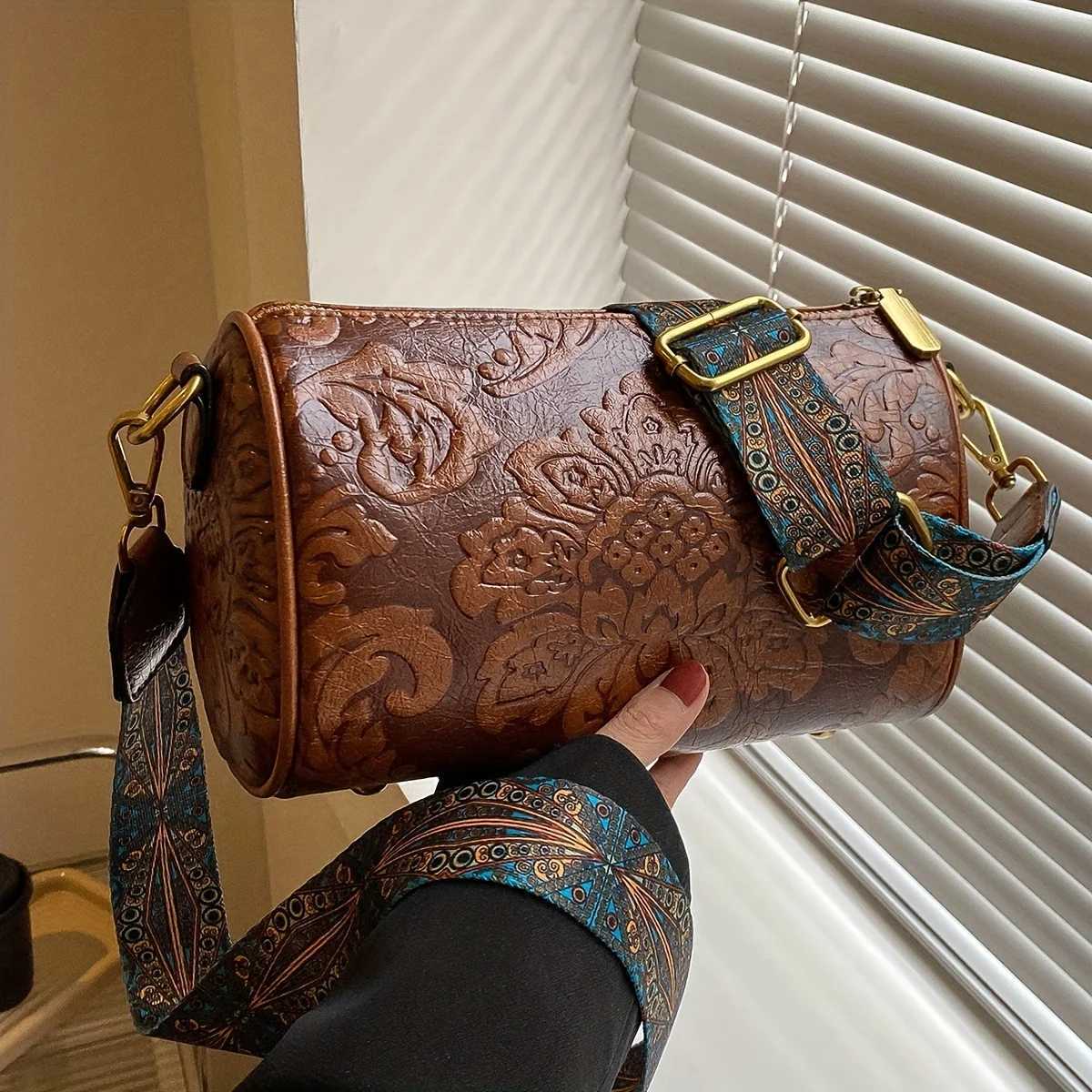 Retro Flower Embossed Cylinder Bag Classic Textured Zipper Crossbody Purse With Wide Geometric Pattern Strap Barrel BagT251206
