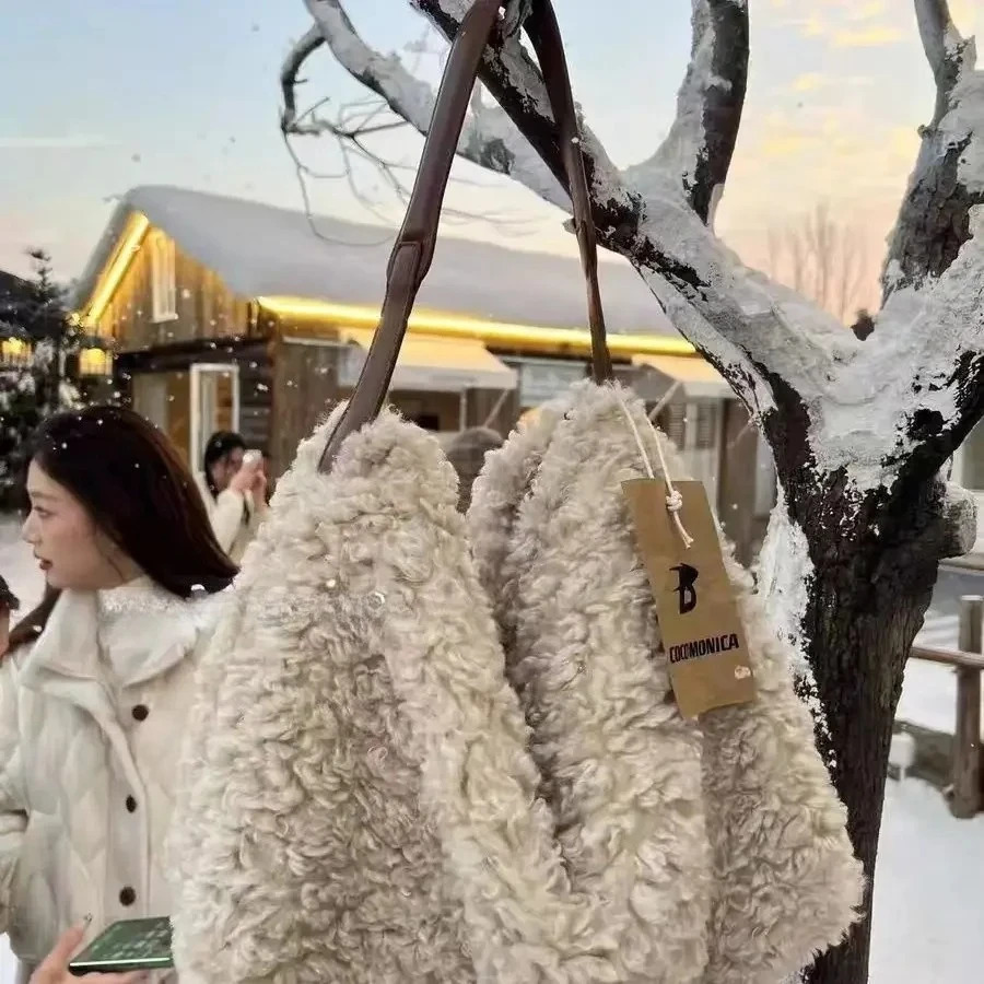 Autumn Winter Lamb Wool Tote Bag Loose Plush Shoulder Large Capacity Furry Crossbody Fashionable and Versatile 251201 - view 3