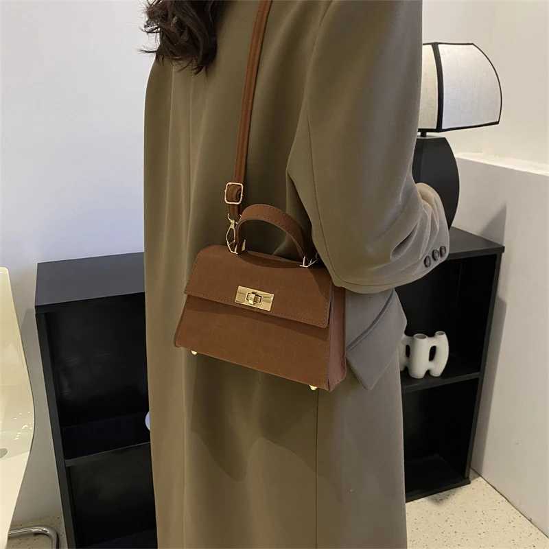 Luxury Fashion Small Square Bag Brand Design Advanced Leather Lock Simple Commuting Solid Color Texture Handbag Messenger BagT251206