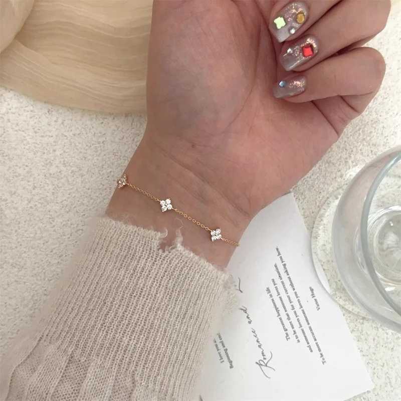 2025 New Crystal Flower Stainless Steel Bracelet Women Fashion Personality Korean Bracelet Jewelry Accessories Anniversary Gift W251206