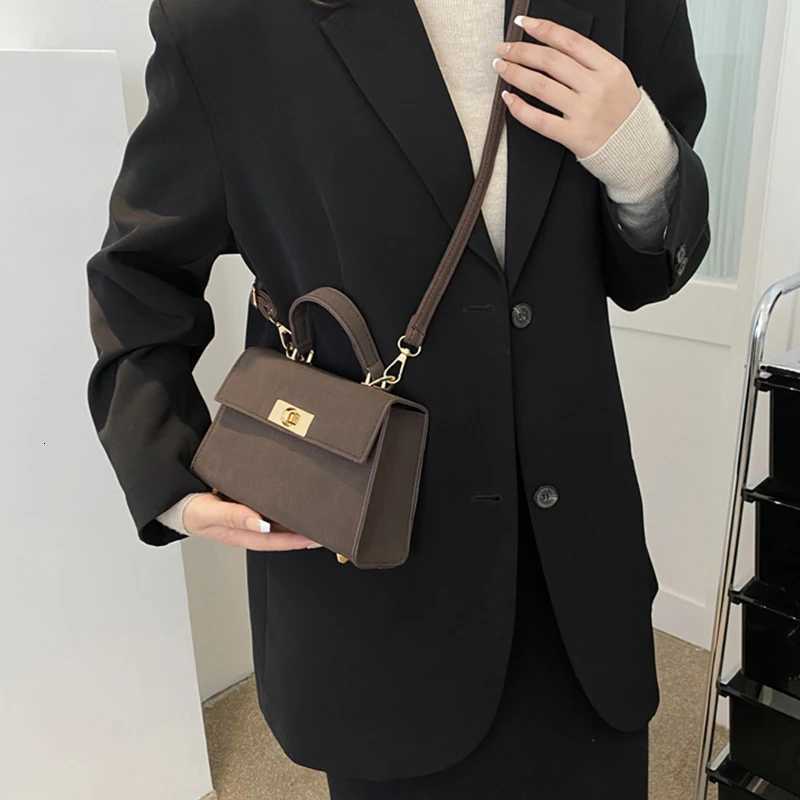 Luxury Fashion Small Square Bag Brand Design Advanced Leather Lock Simple Commuting Solid Color Texture Handbag Messenger BagT251206