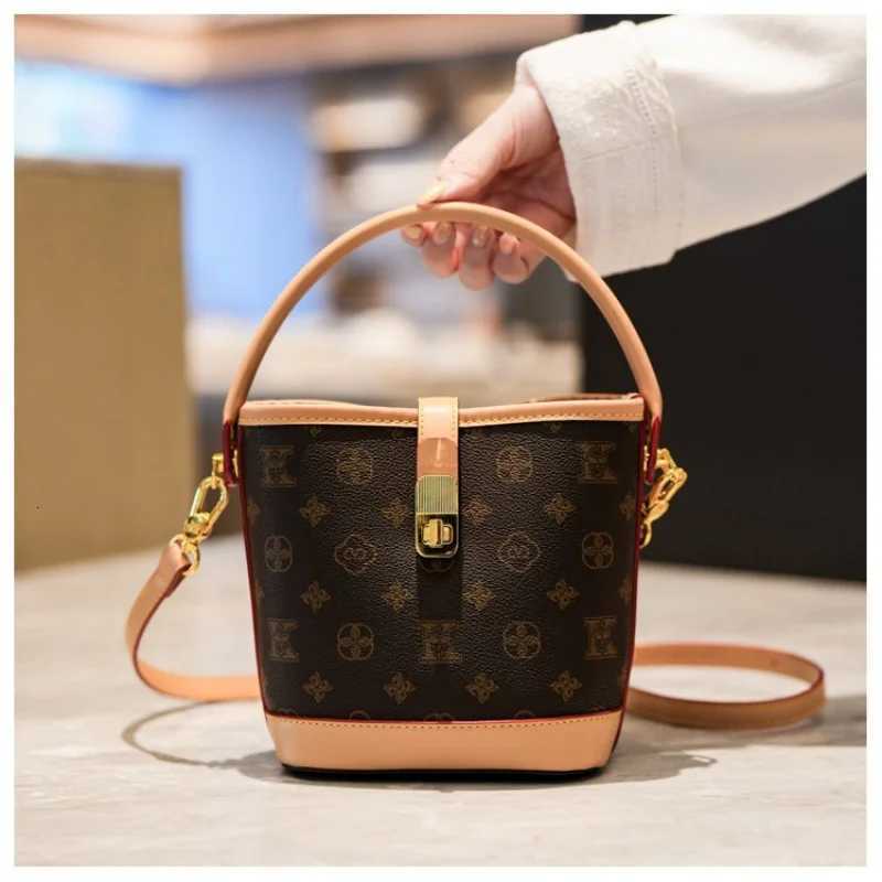 Luxury Ladies Shoulder Bag Made Of Premium Leather Boasting Paris High-End Vintage Neat Spacious Daily LookT251205