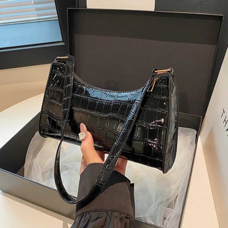 Fashion PU Leather Bags for Women Alligator Pattern Armpit Handbag Female Small Underarm Messenger Bag and Purse Designer BagT251205