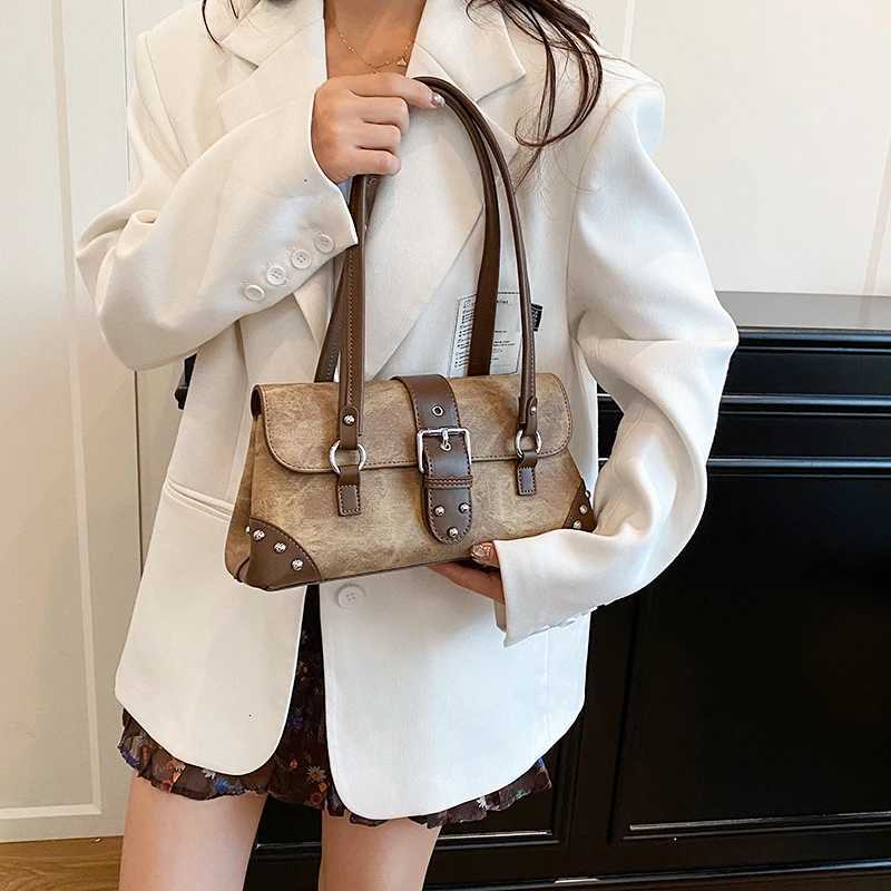 BWYP8198 Korean High-End Fashion Wasteland Style Motorcycle Bag 2025 New Rivet Design Trendy Cool Commuter Shoulder Underarm BagXJ251206