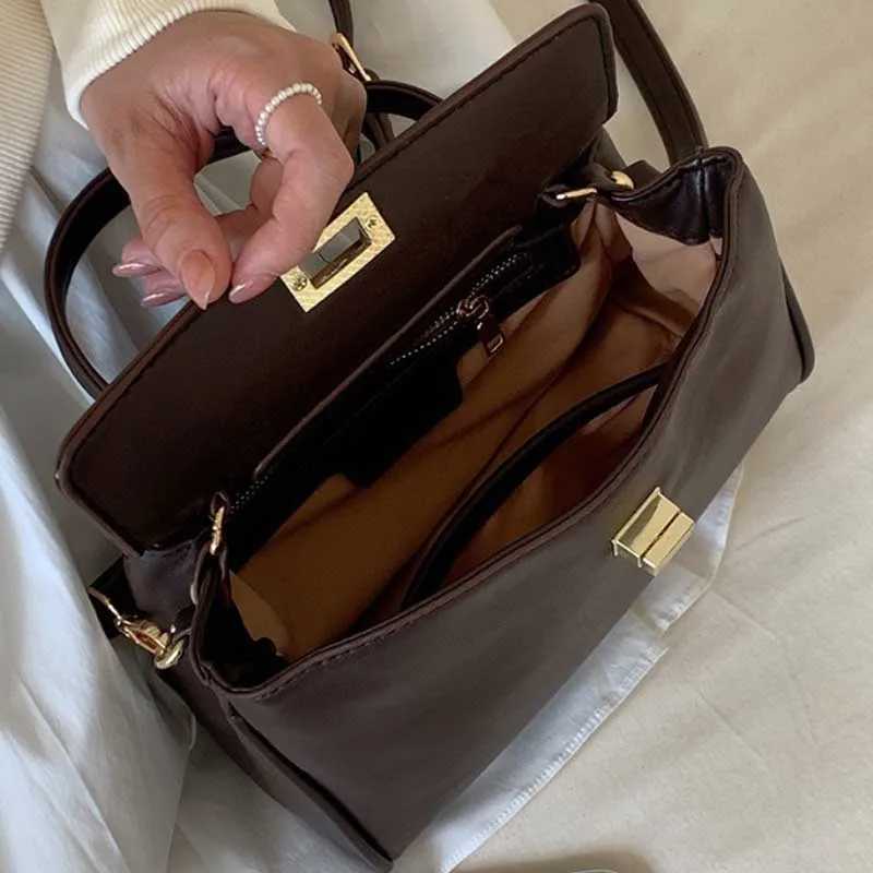 2025 New Autumn and Winter Retro Mini Crossbody Bag Fashionable and Casual Small Square Bag Womens Versatile Single ShoulderT251206