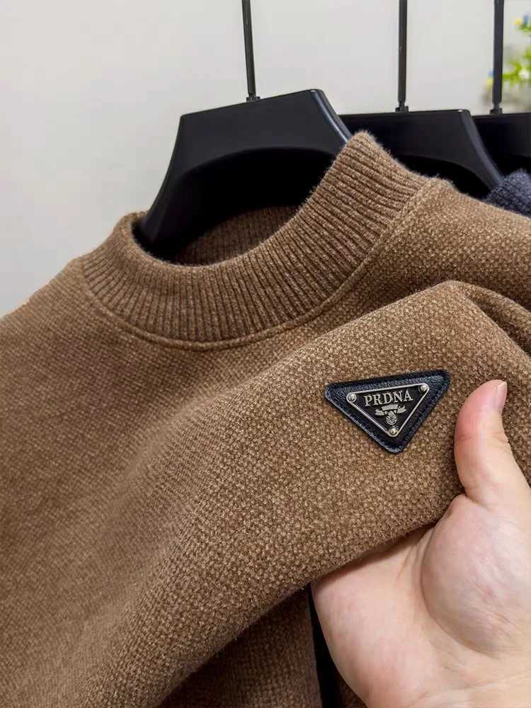 Designer brand luxury sweater men exquisite letter embroidery casual top Winter velvet thick trend round neck knitted pullover H251215