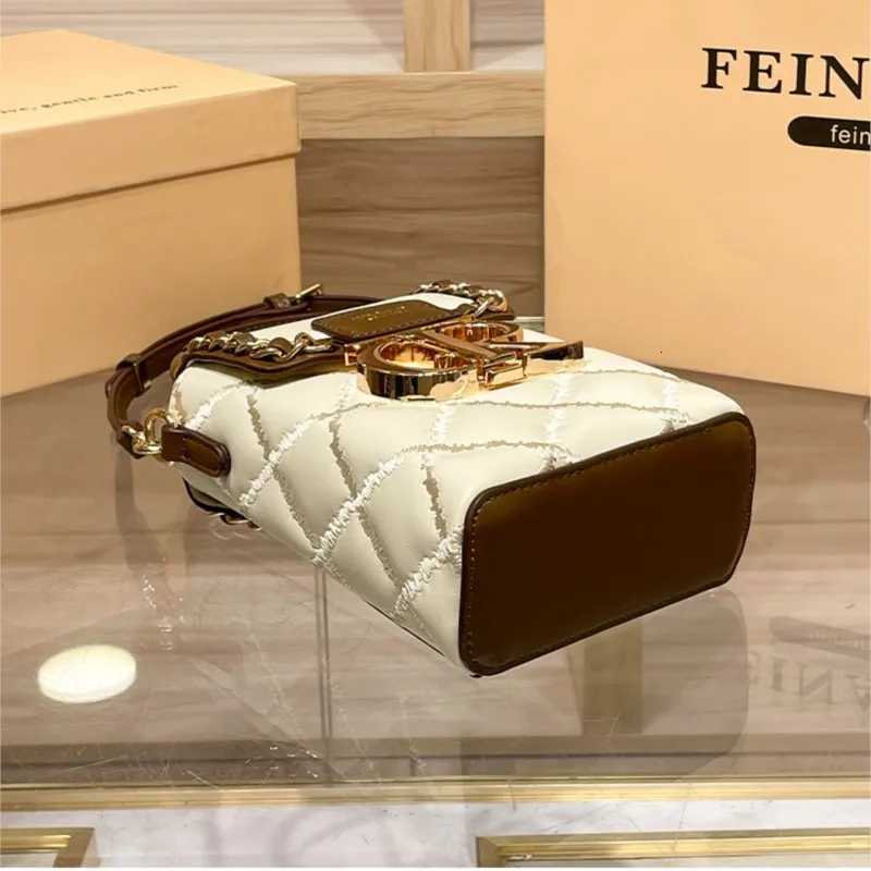 Ladies handbag fashionable shoulder bag womens 2025 new diamond grid mobile phone bag versatile chain box bagT251205