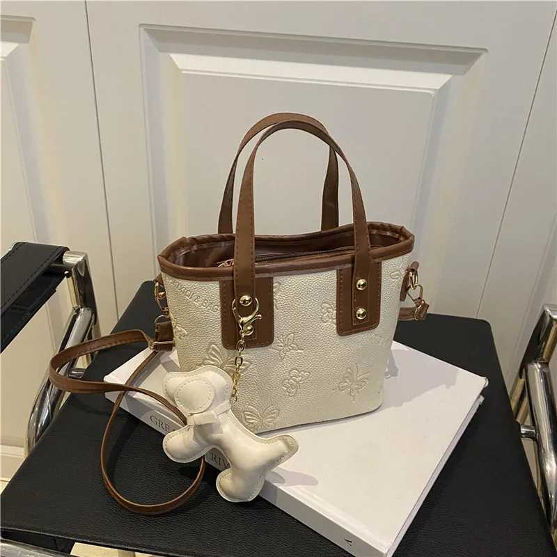 2025 New Summer Dog Accessories Fashion Shoulder Crossbody Bucket Bag Simple Commuter Small High Value Stylish HandbagT251206