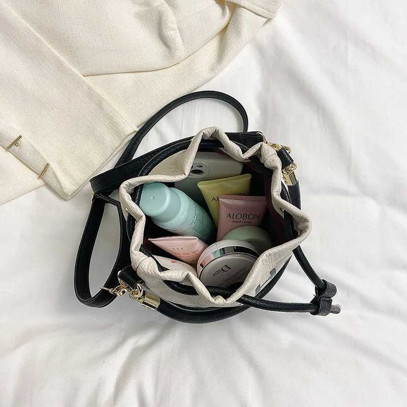 New Fashion Womens Bucket Bag Trend Brand Casual Versatile Shoulder Bag High-end Classic Crossbody Bag Designer Luxury HandbagT251206