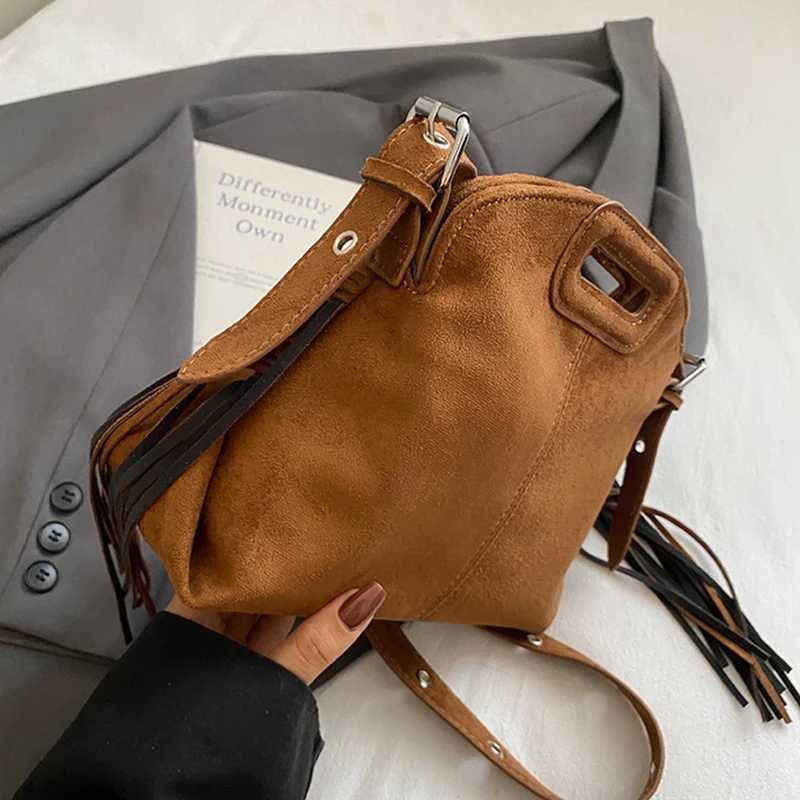 Fashion Womens Shoulder Bag High Quality Large Capacity Crossbody Bag Womens Wallet Phone Bag Solid Casual Tassel Bucket BagT251206