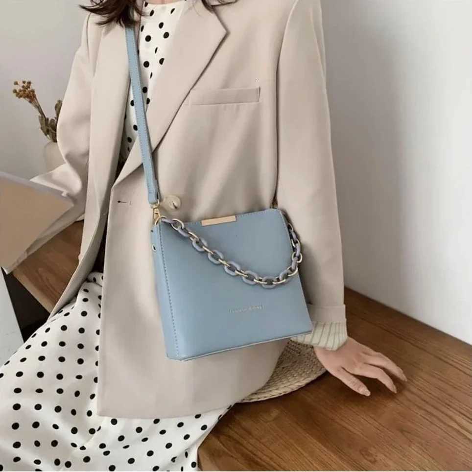 Womens Leather Fashion Senior Small Fresh Chain Bucket Bag Shoulder Crossbody Handbag Tote Bags for Women Bolsos Para MujerT251206