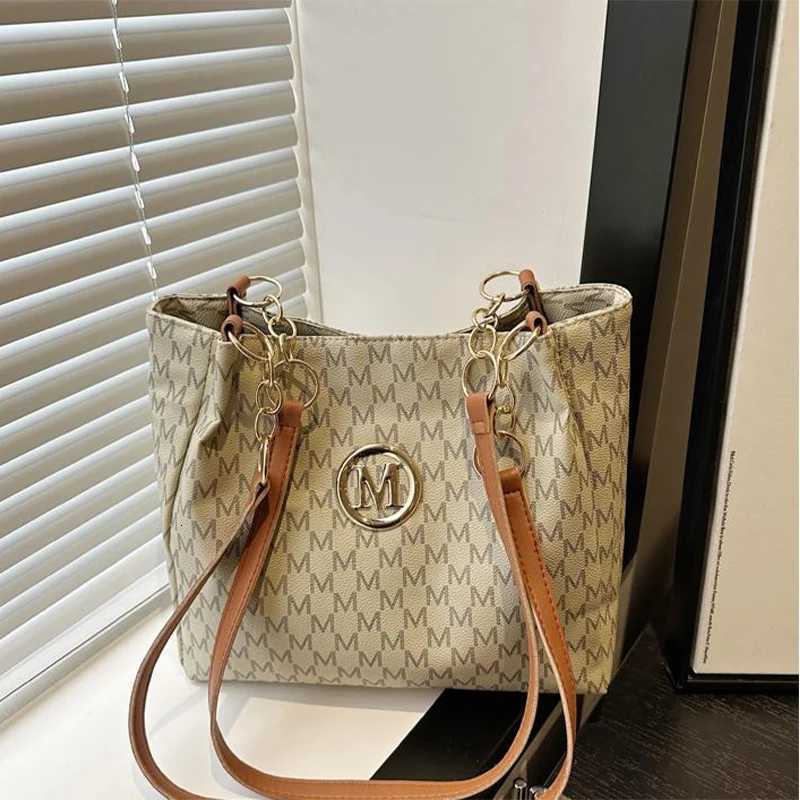 Brand Large Capacity Tote Bag Vintage Quality Leather Shoulder Bag Premium Versatile Casual Letter M Design Travel Shopper BagT251205