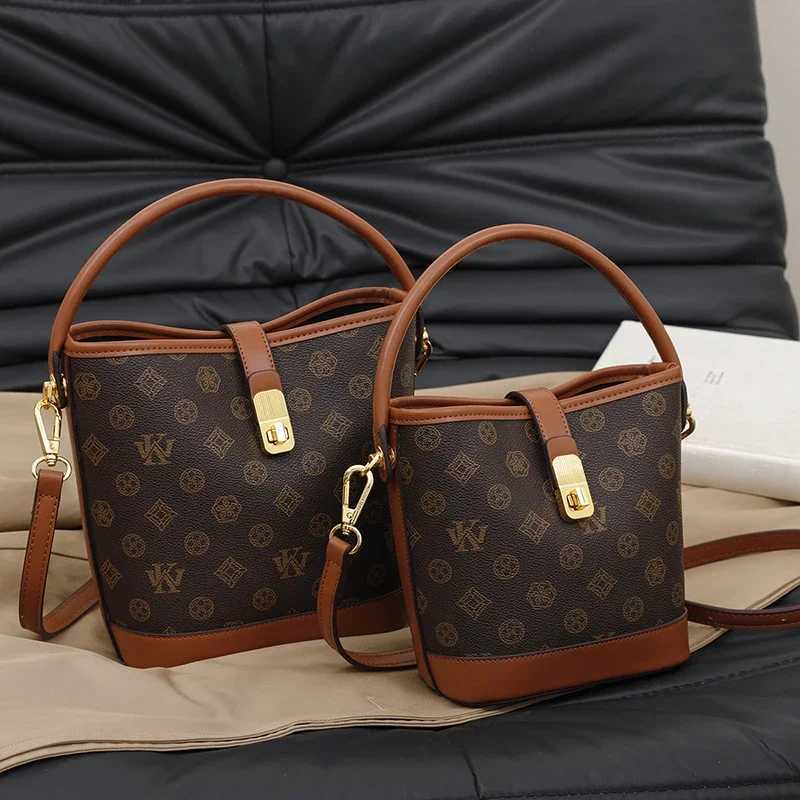 Luxury Leather Messenger Bag For Women Premium Shoulder Handbag Designer Crossbody Purse Elegant Ladies Tote ClassicT251205