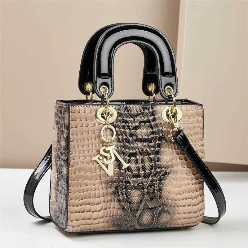 2025 New Designer Crocodile Leather Women Shoulder Bag High Quality Tote Lady Bag Luxury Womens Crossbody Bag HandbagT251205