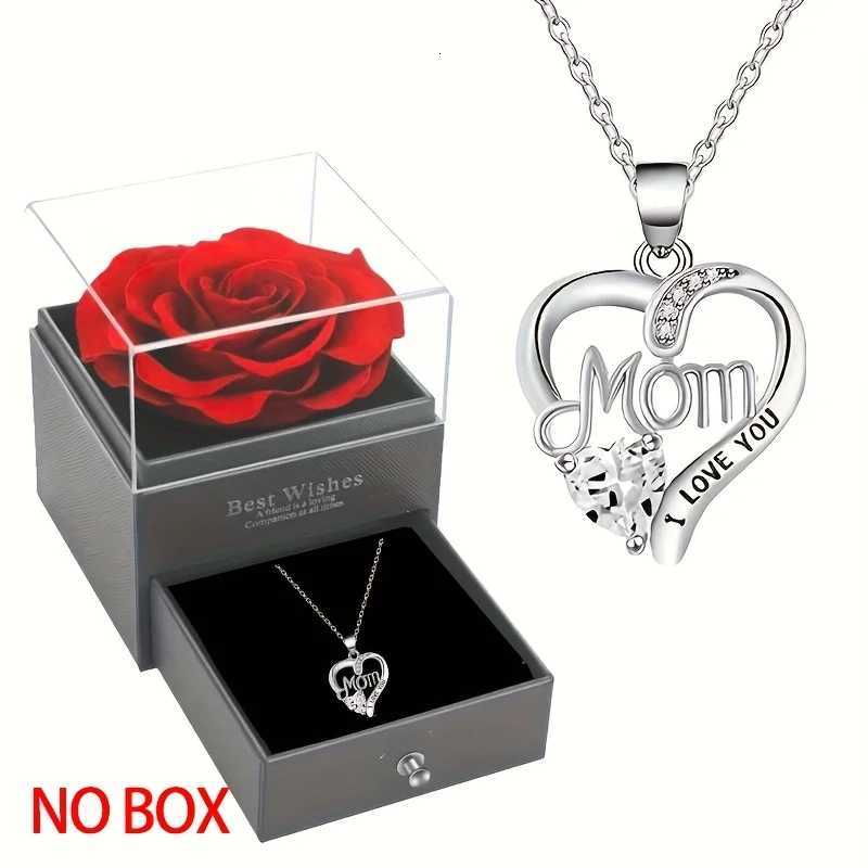 Elegant Style Heart shaped Pendant Necklace Hollow Design Mothers Day Gift Party Suitable for Best Friends Without Box W251206