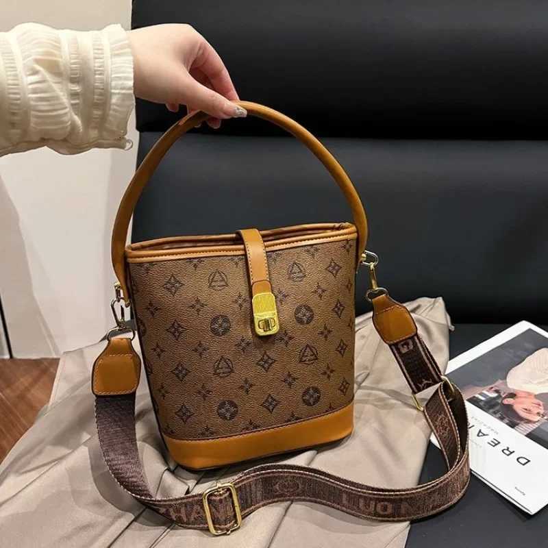 Retro Floral Bucket Bag for Women New European and American Fashionable Printed Handbag Single-shoulder Crossbody BagT251205