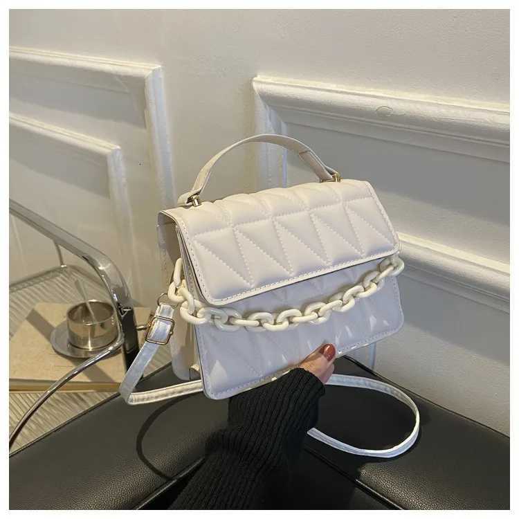 Simple design retro portable small square bag womens bag versatile autumn and winter new chain bag shoulder messenger bag diamoT251205