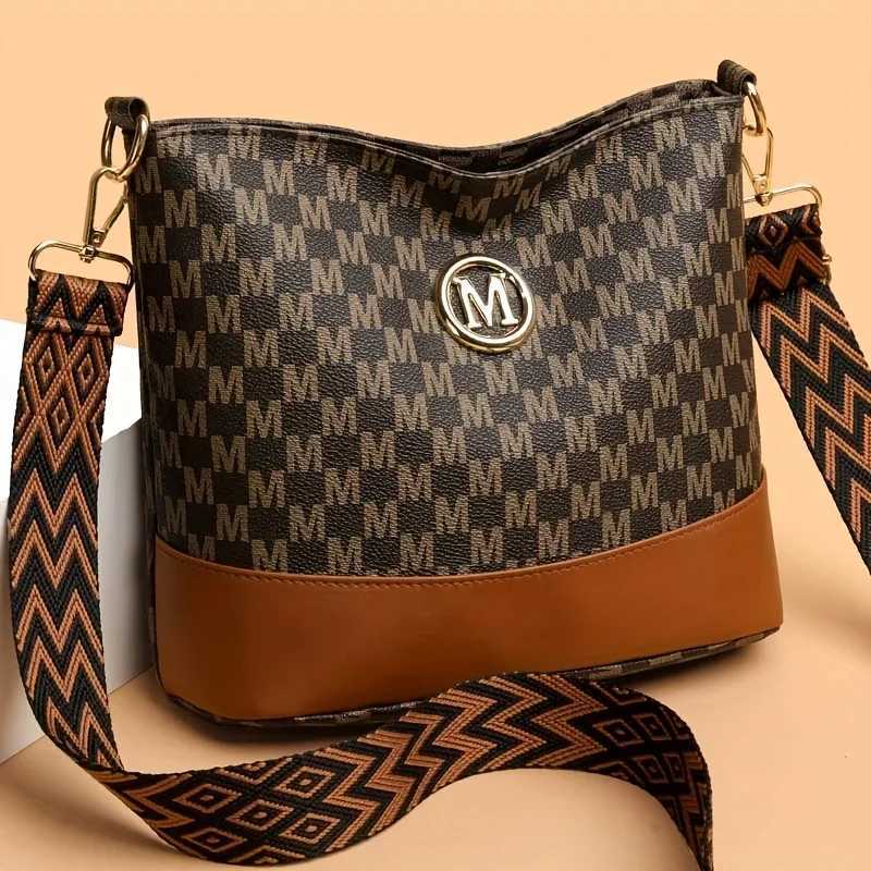 Stylish Letter Printed Crossbody Bag Perfect Womens Synthetic Leather Shoulder Bag with Zipper Closure for Casual OutingsT251205