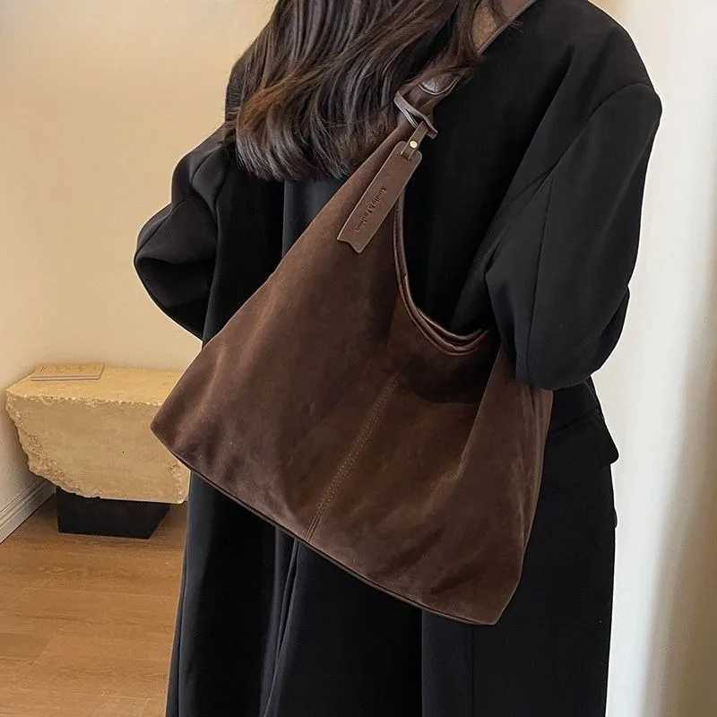 Women Suede Shoulder Bag with Zipper Hobo Bag Large Capacity Handbag Slouchy Bag Commuter Travel BagT251205
