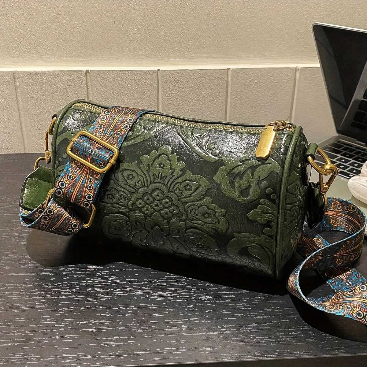 Retro Flower Embossed Cylinder Bag Classic Textured Zipper Crossbody Purse With Wide Geometric Pattern Strap Barrel BagT251206