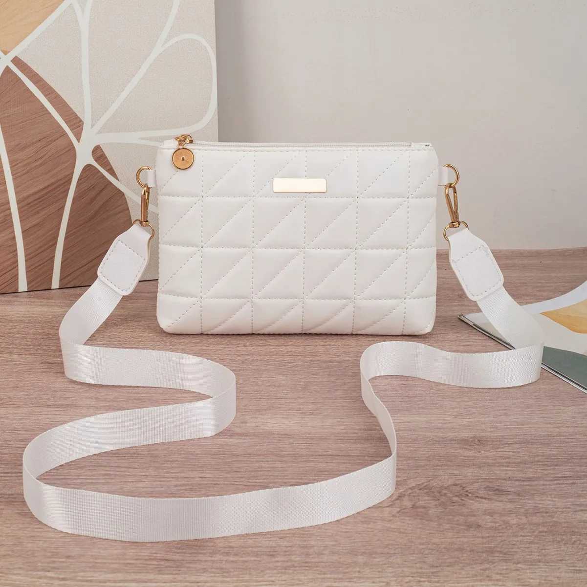 Small square handbag mini phone bag new style bag compact embroidery fashionable ladies coin purse triangleT251206
