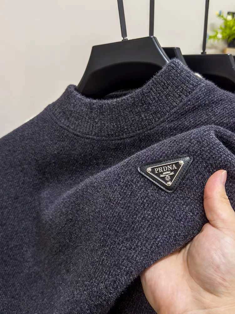 Designer brand luxury sweater men exquisite letter embroidery casual top Winter velvet thick trend round neck knitted pullover H251215