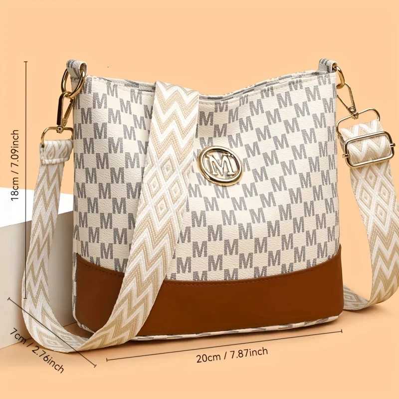 Stylish Letter Printed Crossbody Bag Perfect Womens Synthetic Leather Shoulder Bag with Zipper Closure for Casual OutingsT251205