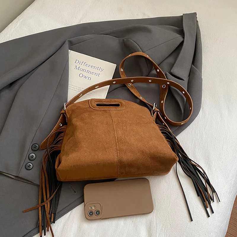 Fashion Womens Shoulder Bag High Quality Large Capacity Crossbody Bag Womens Wallet Phone Bag Solid Casual Tassel Bucket BagT251206