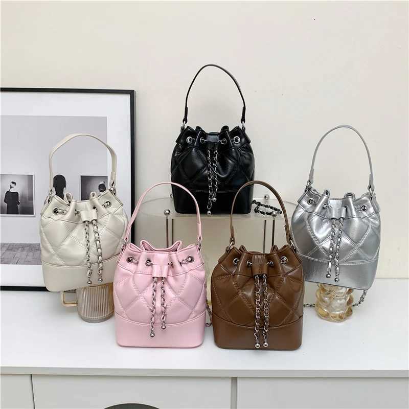 Car sewing bucket bag womens shoulder bag solid color mother bag large capacity 2024 new fashion popular womens bagT251206
