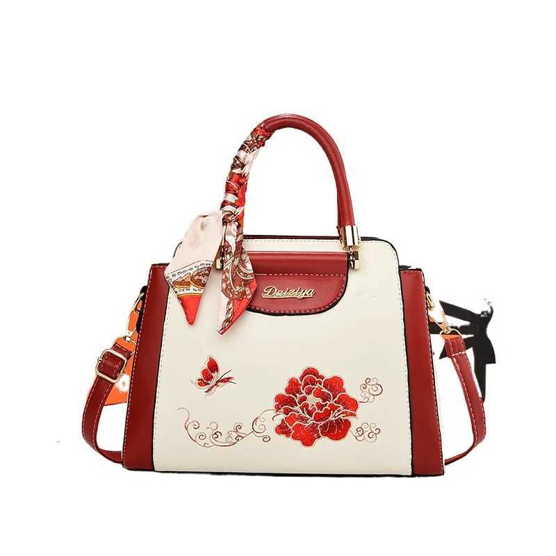 Fashion Luxury Handbags Womens Shoulder Bags Temperament Mom Elegant Retro Crossbody Bags High Capacity Tote Bag Wedding BagsT251205