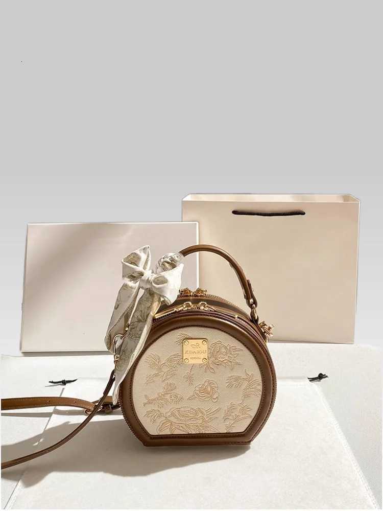 Retro and Luxury Circular Handbag with Contrast Color and Embroidery Printing Flower Womens Portable and Fashion Crossbody BagT251205