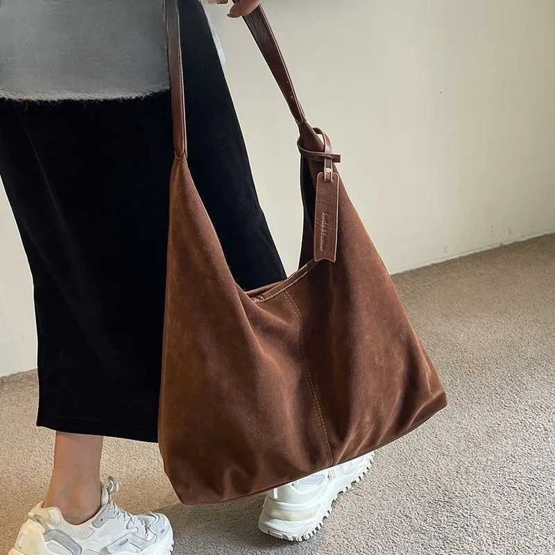 Women Suede Shoulder Bag with Zipper Hobo Bag Large Capacity Handbag Slouchy Bag Commuter Travel BagT251205