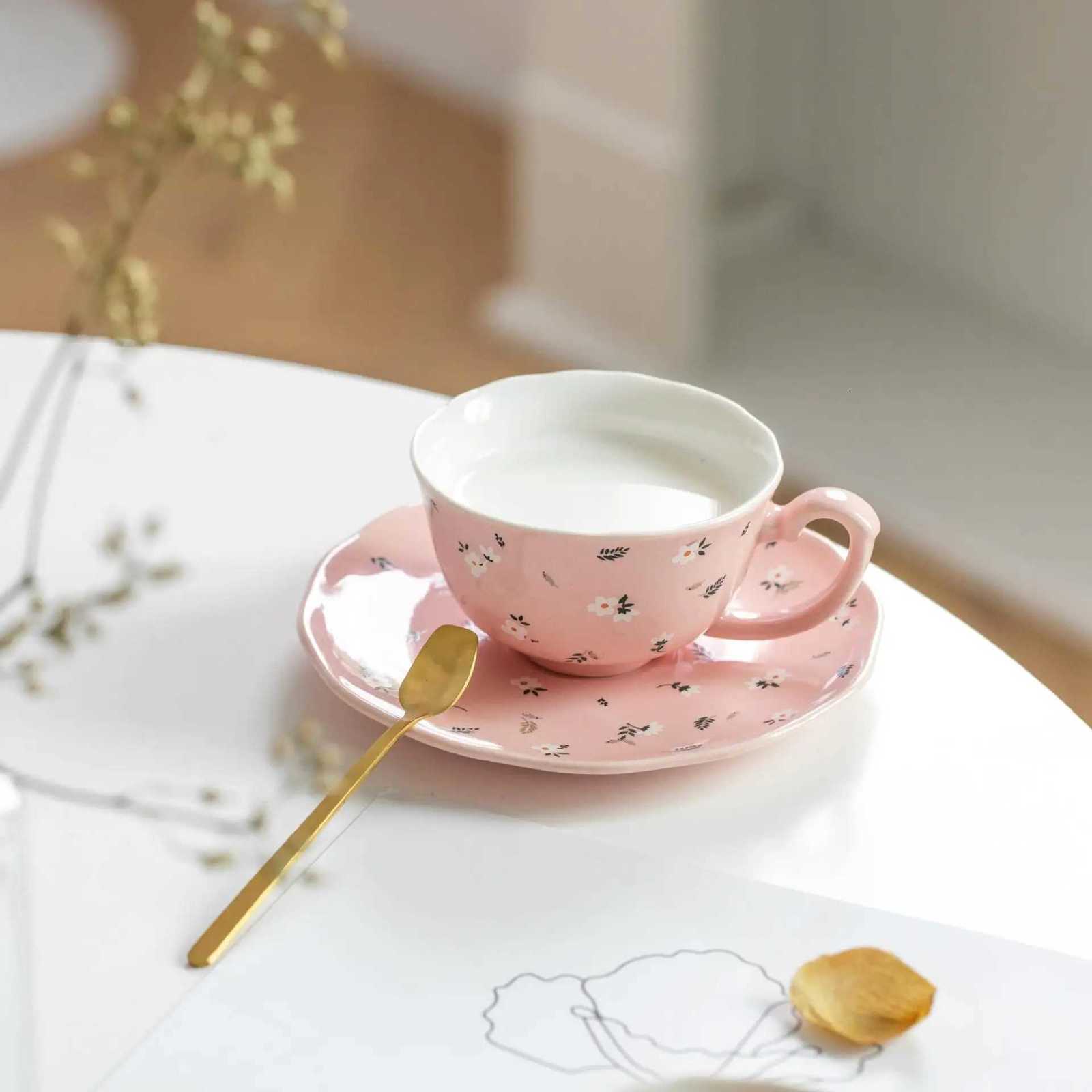 165ml European luxury coffee cups and saucers with spoons ceramic tea cups and pink cute mugsCups Saucers M251206 - view 3