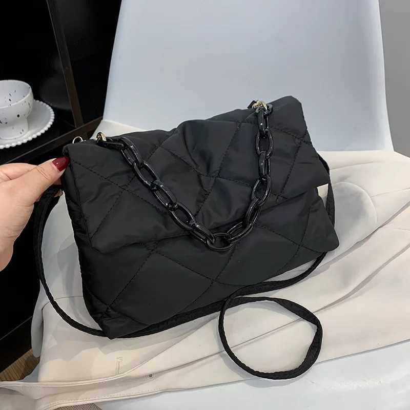 Fashion Chain Crossbody Bags Women Winter Cotton Padded Quilted Shoulder Bags Casual Large Capacity Simple Female HandbagsT251206
