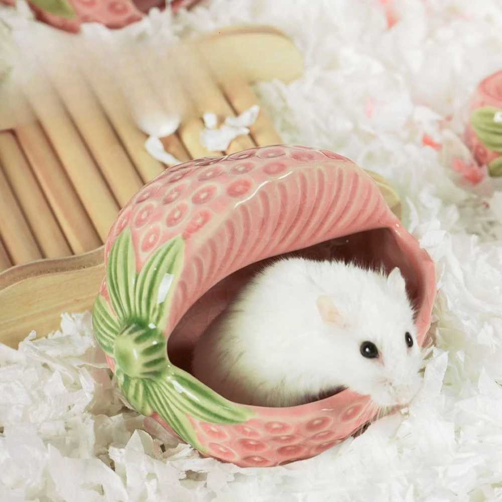 Cute Ceramic Strawberry House Pet Items Hamster Cage Small Pet Bowl for Rabbit Ferret Rat Chinchilla Hedgehog Pet Products M251206