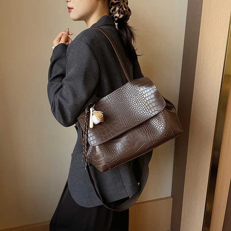 Crocodile Pattern Women Shoulder Messenger Bag Large Capacity Retro Flap Tote For Female Casual Pu Leather Solid Commute HandbagT251205