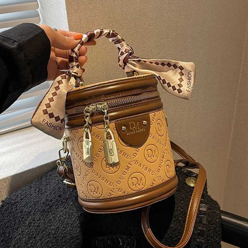 High-end Textured Small Bag for Women Summer New Niche Design Crossbody Bag Popular Womens HandbagBucket Bag PurseT251206