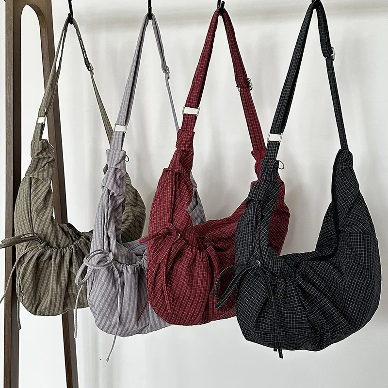 Retro Plaid Hobos Shoulder Bags for Women Drawstring Pocket Nylon Dumpling Bag Large Capacity Portable Travel Messenger Bag 251202
